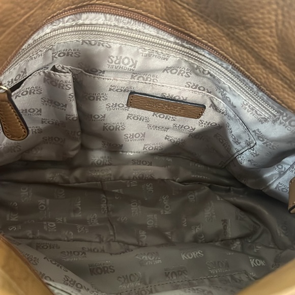 Michael Michael kors leather EUC Whip Stitching Tassel Gold hardware - Picture 16 of 17